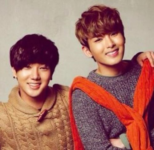 รักเย่เรียวมาก ใจดี๊ ใจดี ฟอลกลับที่ @tuwasin นะคะ ^__^ อันนี้ไว้เล่นไม่ต้องฟอลก็ได้จ้ะ