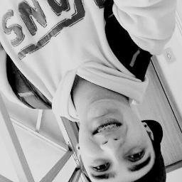 ta tranquilo nois é pica (h) / twitter msn  me segui mas só se for bonita se for feeia só segui (h)