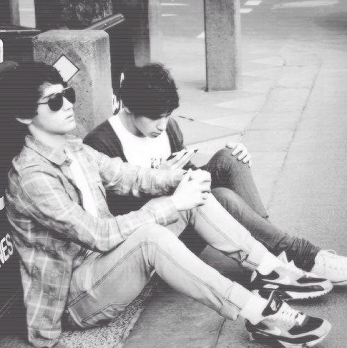 Luv 1D & janoskians || directioner 4ever || Janoskians fan || follow ur dream thats all u can do || follow back, ask