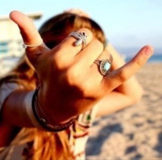 bitch_topnotch's profile picture. Teenage riot