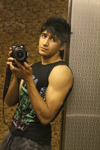 Palestinian, living in dubaii, 1996♥