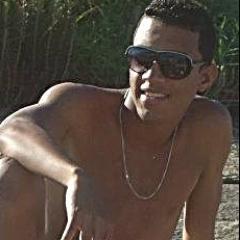 Em poucas palavras sou aquilo o que a vida dar de melhor .
•  αquele que nαo vαii fαzer cαrα boniitα prα te αgrαdαr .. _______________ ;)