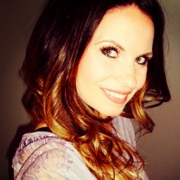 MandleRose's profile picture. Makin' Faces, Flyin' Places.