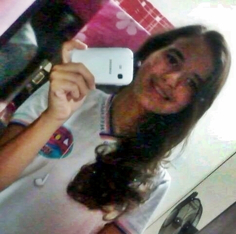 Tenho 12 Anos, Sou Tímidaa, e Solteeira...
Estudo No 9º Ano, e Gosto Muiito De Naveegar Na Net.. =)
