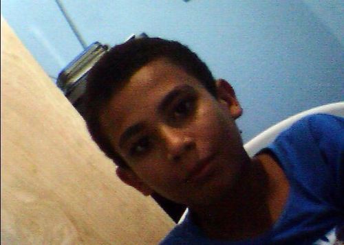 gosto de rock,sou  divertido sou soader meu robbie é encontrar com os amigos