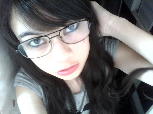 amo rock e metal,comer pizza e refri ficar zuando com os amigos etc... =^.^=