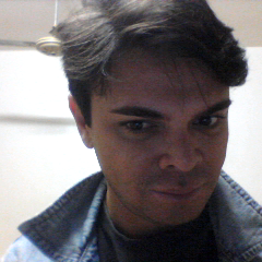 Sempre sonhando, mas com os pés no chão............viver feliz é o meu dilema.