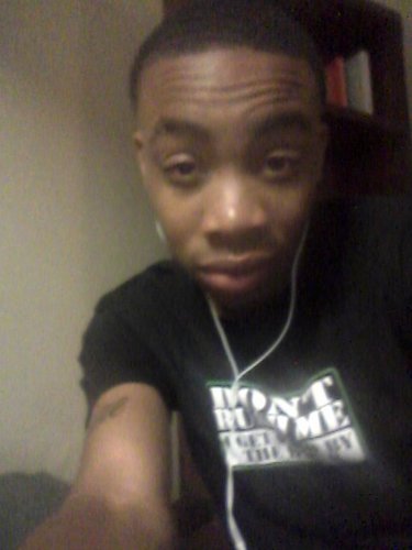18 chillin makin money,