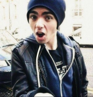 Cheers you the badboy. Im dangerious .. Im possesive over @fraudfake_ .