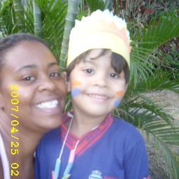 souenfermeira tenho dois filhos lindissimos um marido maravilhoso sou evangelica e muito feliz
