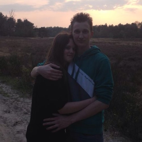 *-_Roosje_-*..Love him @Hettealbert..  Kijk naar mij zoals ik ben.. accepteer mij zoals ik ben.. hou van me zoals ik ben. xX Roosje..