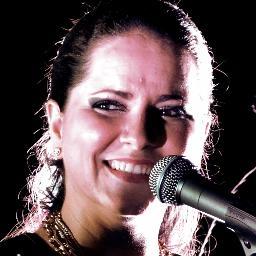 Cantora, compositora, musicista, empresária
 e feliz!