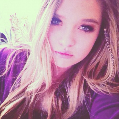 tayleesimpson19's profile picture. 