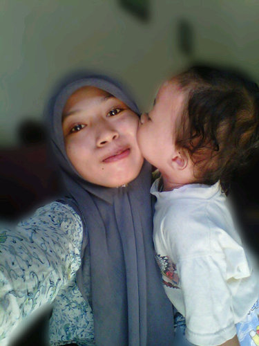 Dhita_Aza's profile picture. Calon istri/ibu yg sholecha.taat suami :)