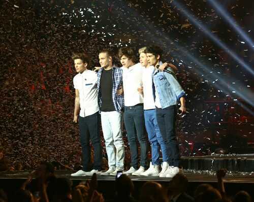 x1Diloveyouu's profile picture. one direction , i have 5 fingers, enough for 5 wedding rings. ♡