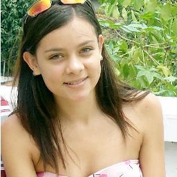A MULHER que erra bastante, as vezes acaba magoando pessoas que gosta muito e que não desiste dos seus ideais nem de seus sonhos...