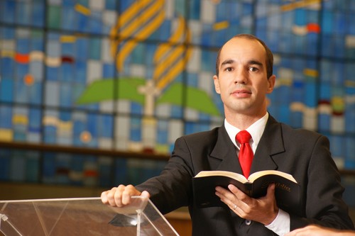 Pastor Adventista no norte do Brasil. Um gaúcho sem fronteiras. Apaixonado pela família e pelo ministério.
