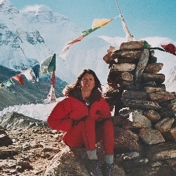 First British woman to climb Everest & 7 Summits. Leadership/motivational coach, lecturer, author. Leader Experiential Learning treks. Trustee Himalayan Trust.