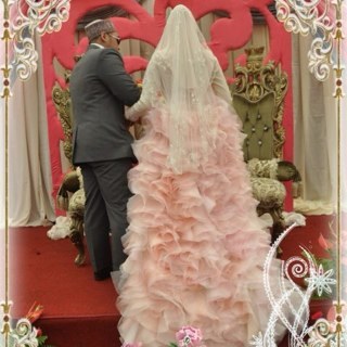 Filipina, Muslimah, Married, Pink addict, Wifey, Movieholic, Bookworm, Muslim Fashion Arbiter, Kikay, Blogger. ❤ ❤ ❤