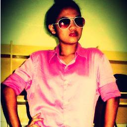 Ang babaeng ang motto sa buhay ay, Love like there's no tomorrow. hahaha. ^____^