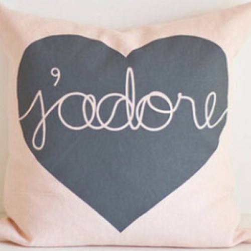 celebhomestyle's profile picture. All the secrets of how the style your house like a celebrity