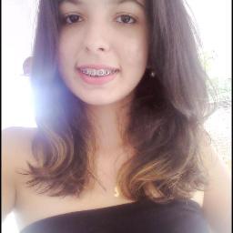 Nervosa,chata,ciumenta,bipolar,apaixonada! Gosto de reggae ♫♪, amo paçoca e brigadeiro ♥. Livrai-me de todo mal, amém, Deus ♥
http://t.co/yfl6ViNNzV