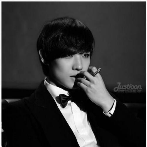 สวัสดีครับ ผมลีจุน ผมน่ารัก หล่อ แอบหื่น ถ้าอยากรู้ว่าจริงไหม ฟอลมาคุยกับผมสิครับ **ขยิบตา** ❤❤❤❤❤