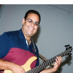 Sou casado e feliz!!! Músico católico, professor de violão, teclado, contra-baixo, canto. estudante de Música Licenciatura na UFG.