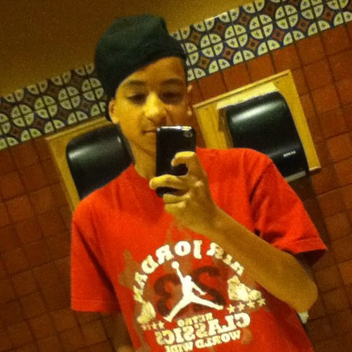 If i dont get 50 followers when i follow 350 ppl then im deleteing this -.- ........