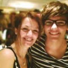 Mère de @LouisFSOS et ex-femme de @RayFSOS . #TeamFSOS

Compte parodique FSOS