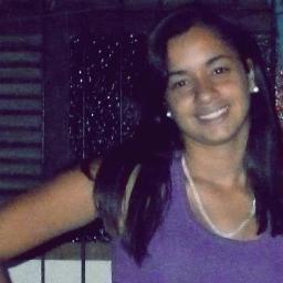 linda, extrovertida, amiga, companheira, verdadeira, sincera, apaixonada, dedicada. Tudo isso sqn :\ ashuashua '