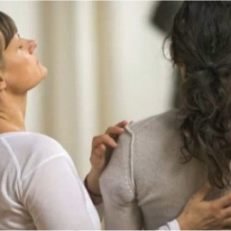 Espacio de crecimiento humano tomando como pilares fundamentales la Psicoterapia Gestalt y la conciencia corporal. Detrás de la marca...Esther Camuñas.