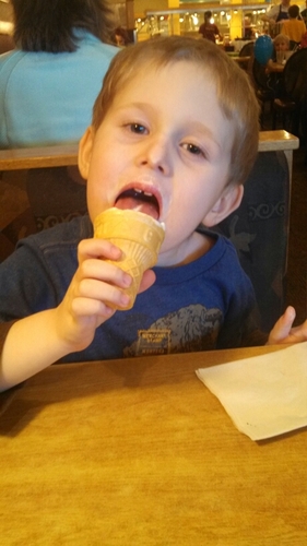 Chicsig1208's profile picture. ice cream makes everything better