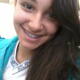 Libriana , 14 anos , Solteira. Posso ficar sem muitas coisas, mais a família e amigos estão sempre comigo. Louca por Chocolate, amo escutar música.