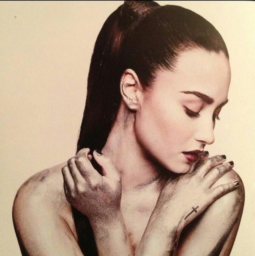 Hi! We are Lovatics Asylum! There are 4 of us! @MyDemiAccount @NumberOneDemi @myrell_m @_inconspicuousC ! We'll do our best to keep you updated! #StayStrong