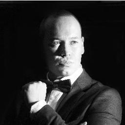 Manuel Spinosa es un concepto innovador que fusiona la joyería de vanguardia con 50 años de experiencia,diseña joyas exclusivas, elegantes y de alta calidad.