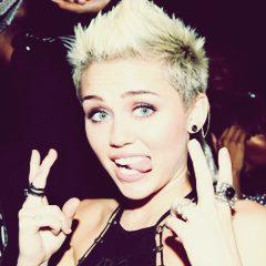 Pleasure, Carla. I love Miley, she's my everything, and of course Pretty Little Liars and Hellcats is life http://t.co/Oh1rncxBzU SIGA MEU NOVO TT @cutsVSpain