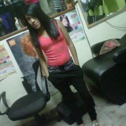 soy  dibertida  coqueta sencilla y  amorosaay feliz sienpre    no me inporta lo k digan los demas y soy asi y asi sere sienpre