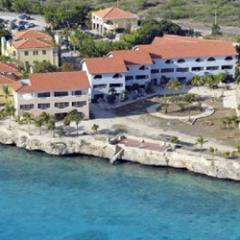 We offer comfortable oceanview accommodations on Bonaire. 

Wij bieden u comfortabele zeezichtappartementen op Bonaire.

Te huur via @SunwiseBonaire