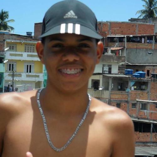 A consciência de amar e ser amado traz um conforto e riqueza à vida que nada mais consegue trazer. Viver sem amar não é realmente viver .
