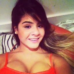 @_paulacarolinee Menina linda , e peituda amo muito - FC em homenagem a essa bobona .. seguida e oficializada por ela 06/05