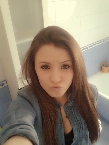 AleChavarriaa's profile picture. Amante de la vida y del amorrrr jaja 
Me encanta conocer gente y salir todo el tiempo.. Amo la nutella y las relaciones sociales. #BeHappy ♥