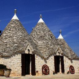 Masseria Peppeturro è un bed and breakfast. Rappresenta il luogo ideale dove trascorrere le vacanze in completo relax e tranquillità circondati dalla campagna.