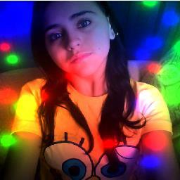 Eu brinco mesmo , faço graça mesmo . falo merda msm.
sou idiota e adoro fazer as pessoas sorrirem mesmo eu não estando bem ;)