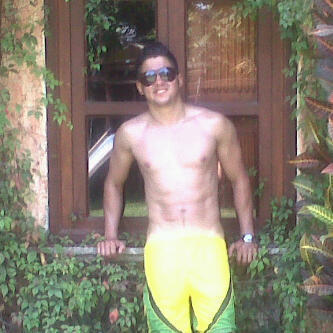 Abogado y Notario, extrovertido, orgulloso de ser chapin, comprometido con mi persona, mi familia, mi ciudad y mi pais!!