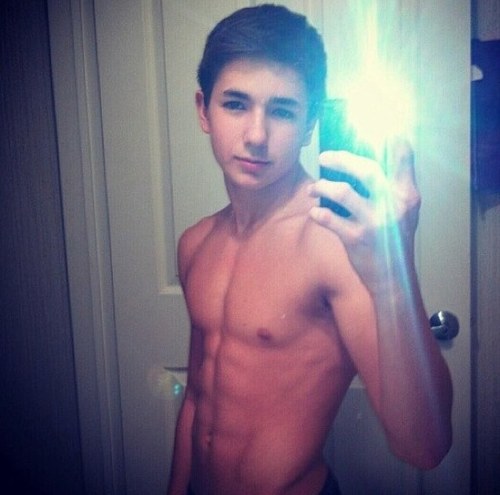 ThatJacobBoy's profile picture. New account. I follow everyone back :)