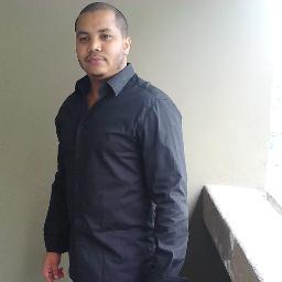 Padre de familia e ingeniero informático.