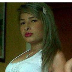 Estoy loca, soy celosa & me enojo por todo, pero valgo la pena punto

En el pais de las maravillas