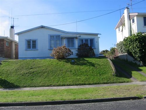 NZ Beach House for sale at Mount Maunganui, Bay of Plenty, Your chance to buy a piece of Beach Paradise