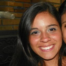 Simpática, possessiva, carinhosa, orgulhosa, palhaça, teimosa e muito ciumenta. Segui que eu sigo de volta  (: